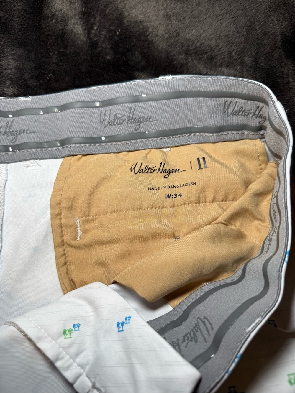 Walter Hagen White Golf Shorts with Blue & Green Mini golf carts size 34 - Picture 4 of 8